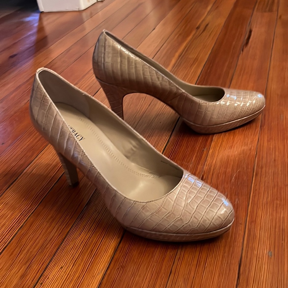 Ellen Tracy Patton Style Platform Shoes 9